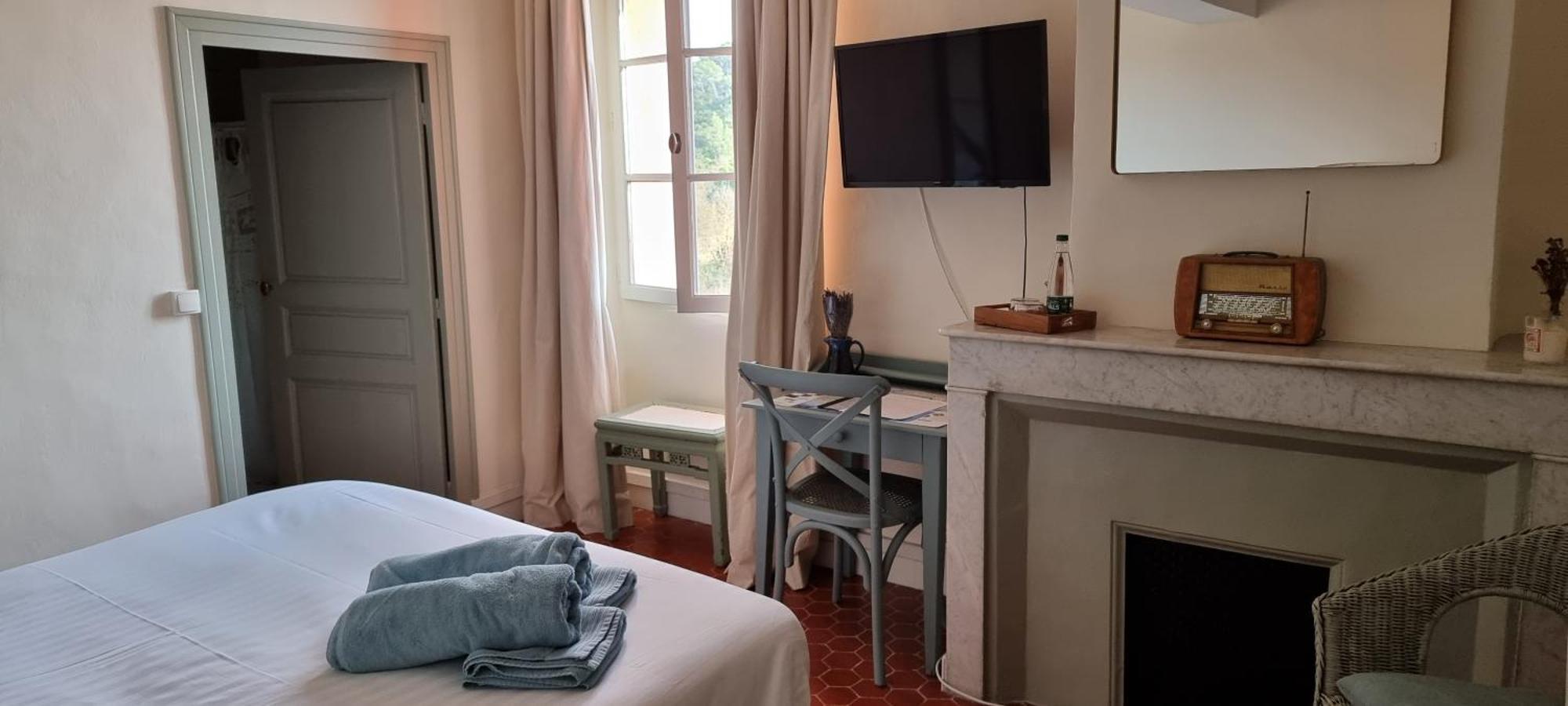 Le Belvedere - Chambres D'Hotes De Charme Et Restaurant Flassans-sur-Issole Room photo